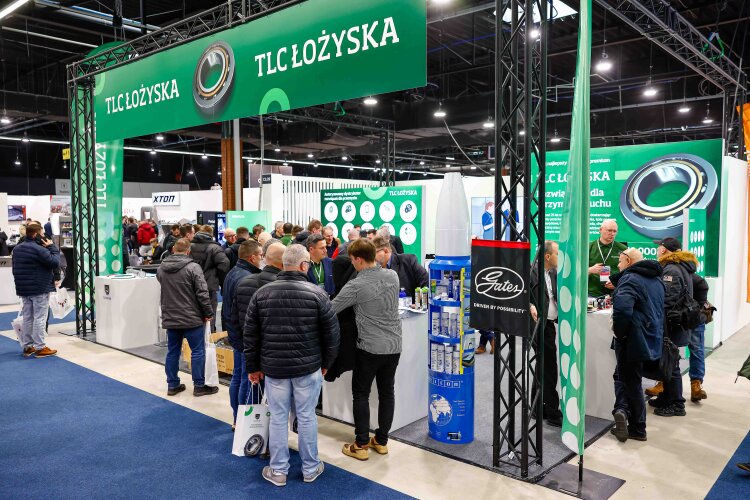 Visitors reviewing automation and maintenance systems on display at Ptak Warsaw Expo