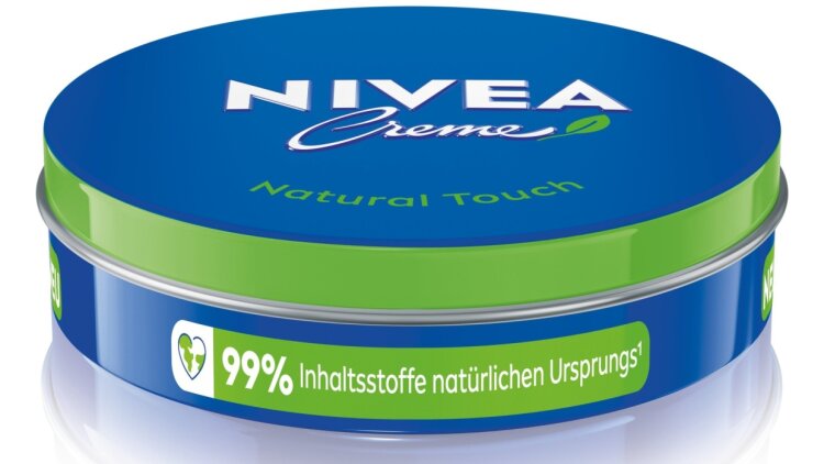 The new Nivea Creme Natural Touch consists of ingredients of natural origin and the iconic tin is made from 95 percent recycled aluminium. Image: Beiersdorf