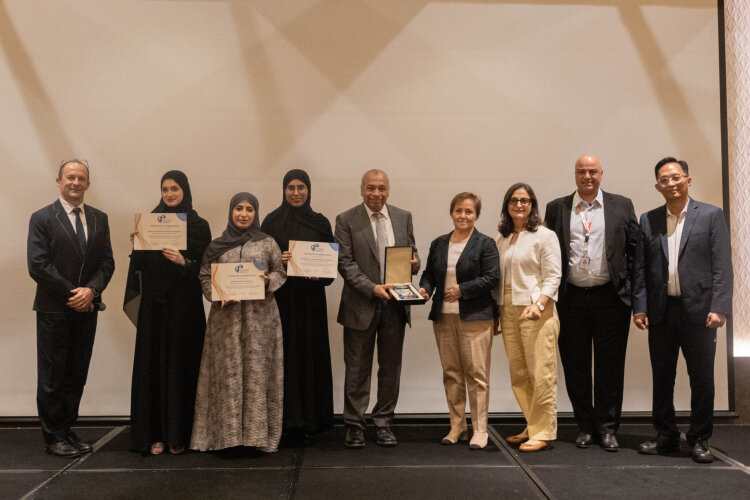 Winning team from UAEU: Khadeja Al Hadhrami, Reema Al Marzooqi, Suada Al Mansoori with their academic supervisors from the United Arab Emirates University