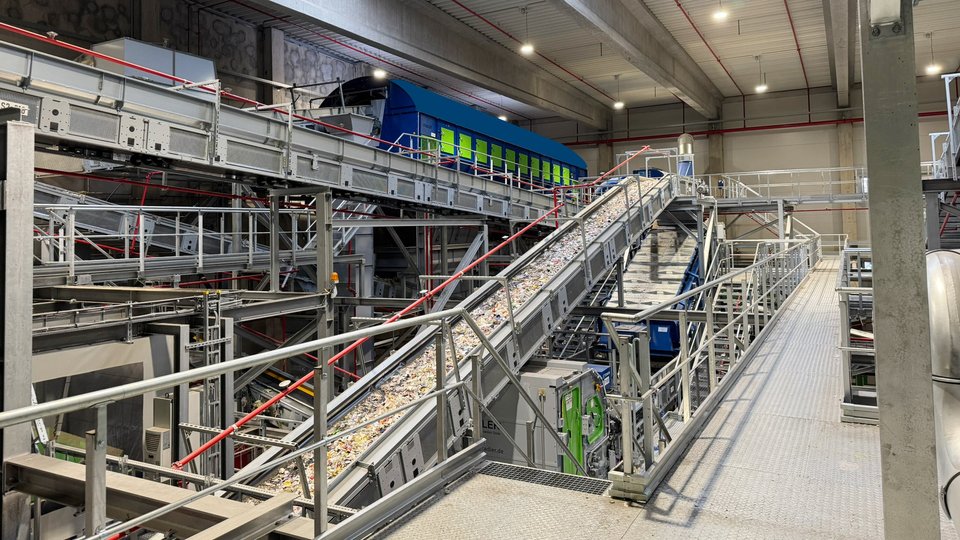 Stadler rebuilt the SKN lightweight packaging sorting plant in Bremen