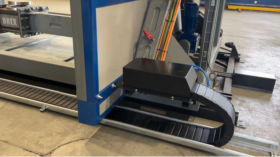 Cable management systems in Orex rotomoulding machines