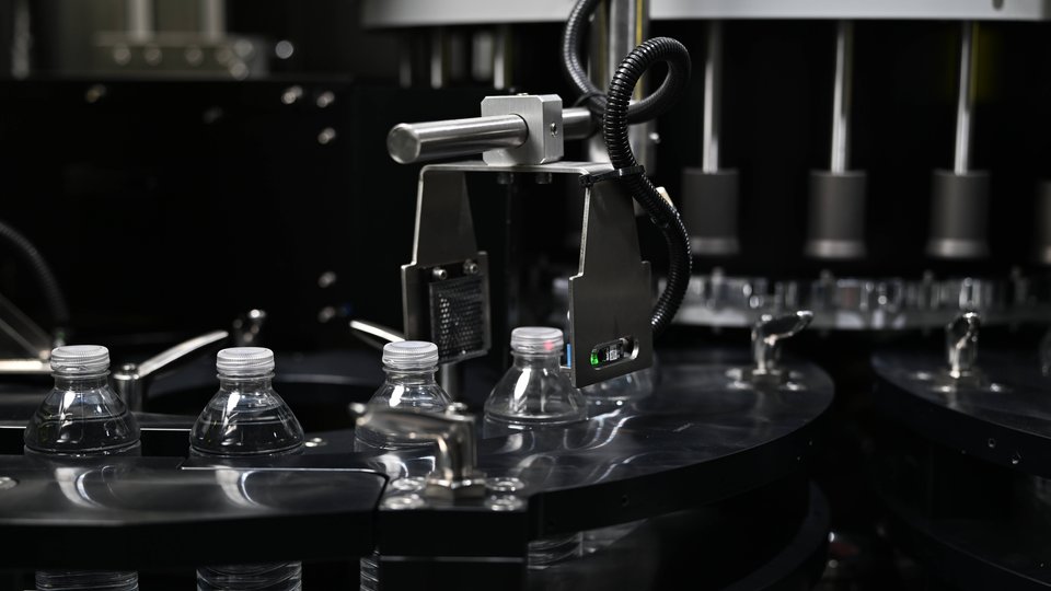 A new approach to sustainable caps and PET bottles