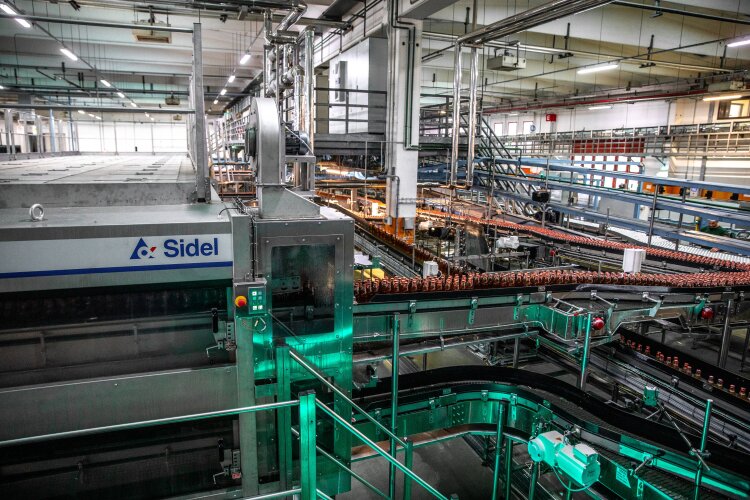 View of the Refresco bottling line with the Sidel Swing Evo pasteuriser