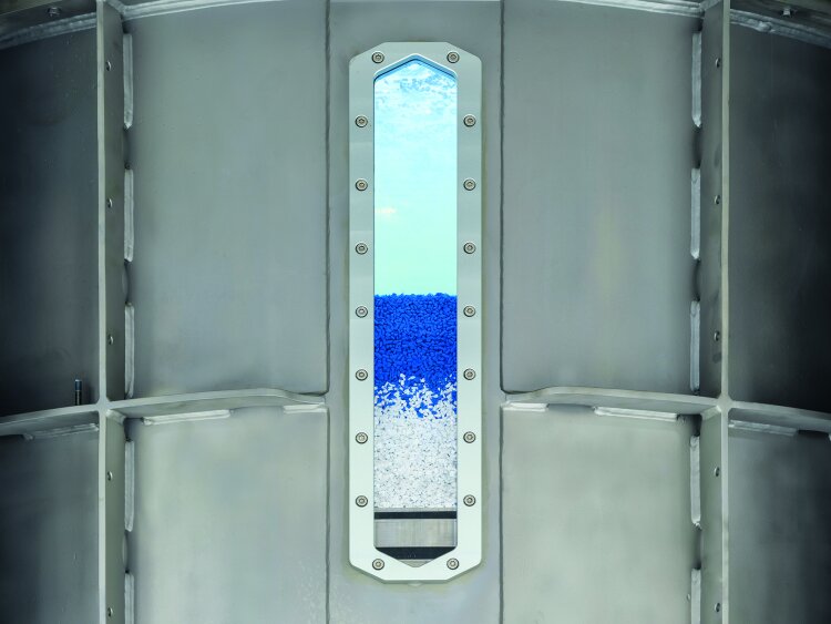 Cross-sectional view of the Trebo FMT machine, in which mixed polymer materials separate into high-purity fractions during sorting.