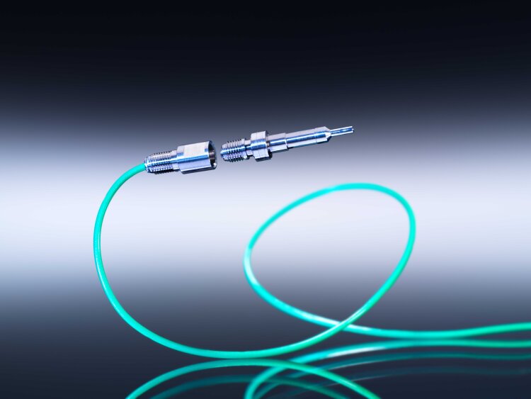 Real-time process data is delivered directly from inside the mold by cavity pressure sensors from Kistler, forming the foundation of data-driven quality control.