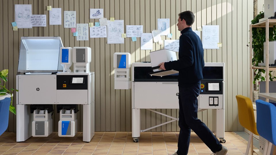 HP introduces the compact Multi Jet Fusion 1200 3D printer