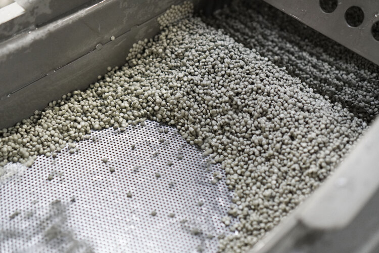 Inside the Erema and ReadyMac recycling machines, the material is shredded and comes out as filtered regranulate, ready for the next step.