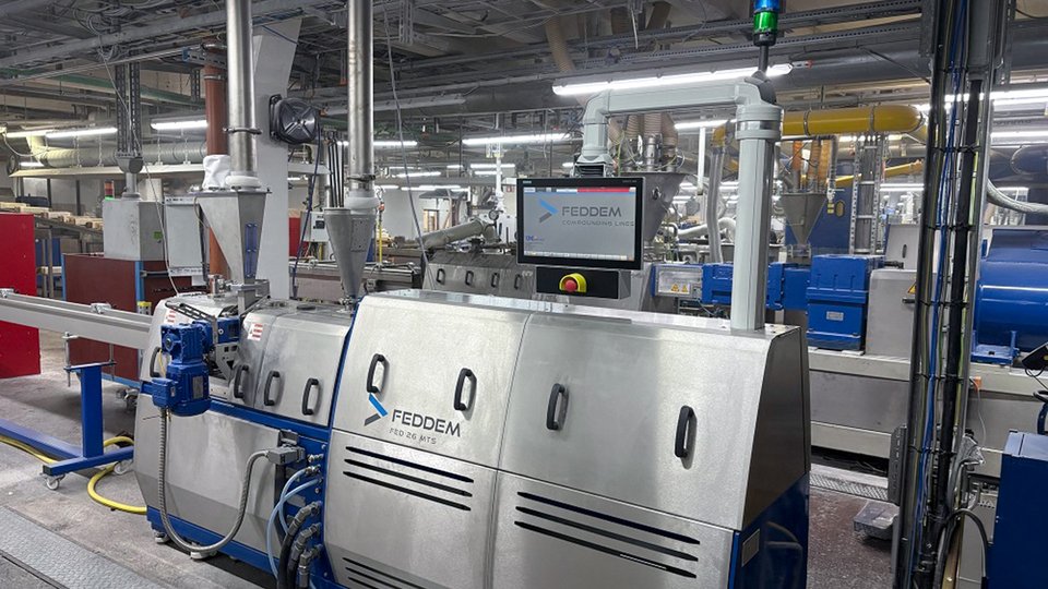 PolyComp invests in the Fed 26 Mts laboratory extruder