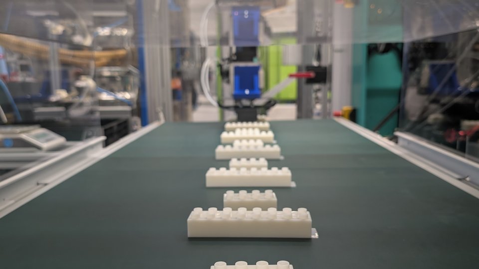 AI stabilizes recycled material processing in injection molding