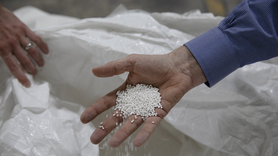 Evonik develops purification of plastic pyrolysis oil