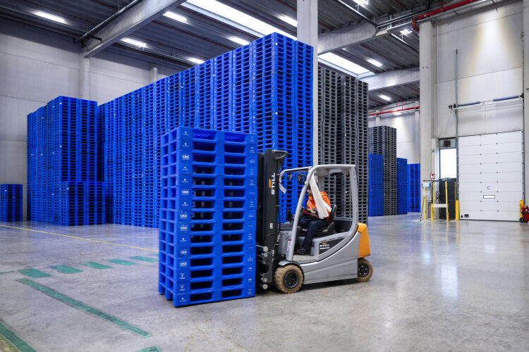 Tosca reusable packaging system