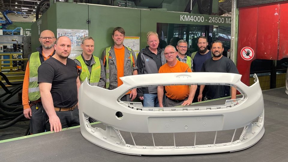 SKZ trains Ford employees in injection molding in Saarlouis