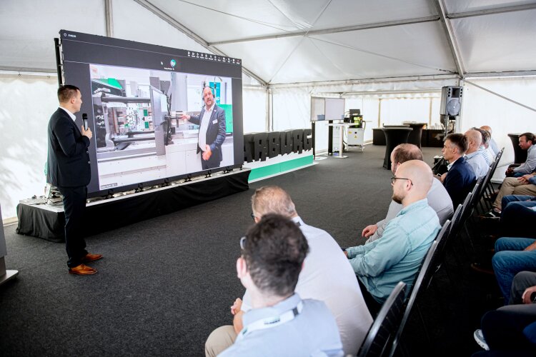 Guests at Juniális 2026 were able to get a close look at the new electric Allrounder Trend machines, both during live demonstrations and technical presentations