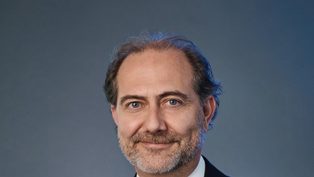 Jürgen Rietschle obejmuje