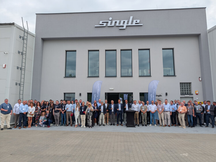 SINGLE oficjalnie otworzył nowy zakład produkcyjny w Wodzisławiu Śląskim