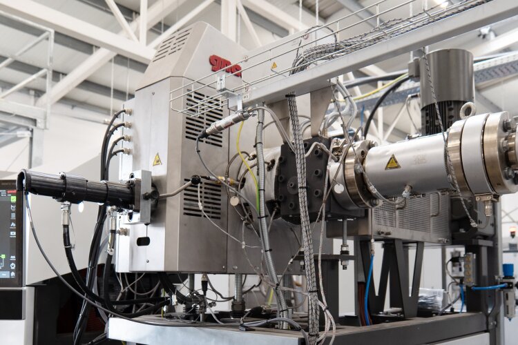 Gneuss RSFgenius rotary filtration system with integrated backflush technology