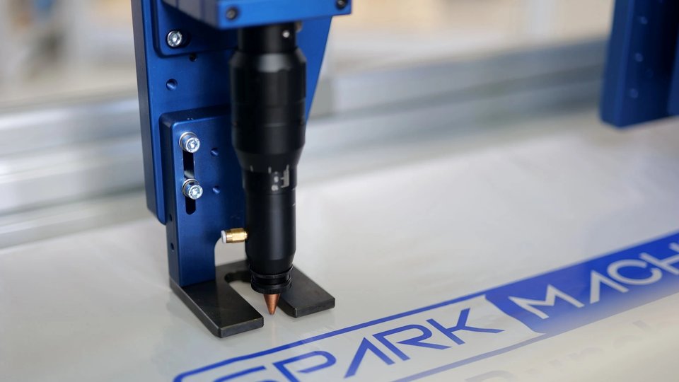 Jak laserowa mikroperforacja wspomagana systemem wizyjnym poprawia jakość opakowań elastycznych