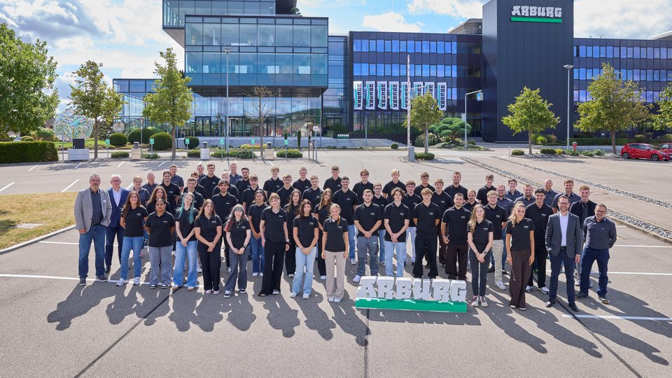 Arburg wita 44 nowych uczniów i studentów DHBW
