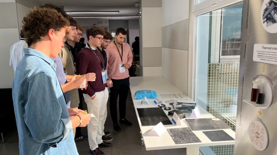 Advanced plastic material samples presented at HI!-Plastics