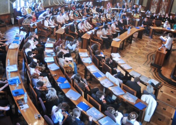 Fundacja PlasticsEurope Polska zorganizowała debatę młodzieży na temat tworzyw sztucznych