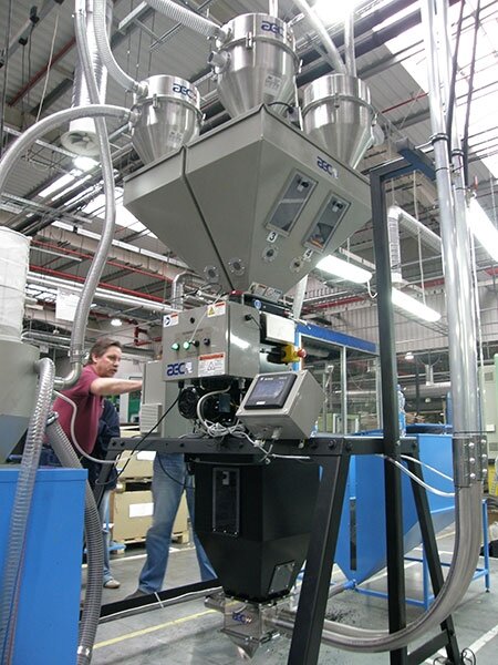 Firma KMP Plastics z wyróżnieniem targów Plastpol 2010