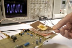 Radiowa identyfikacja RFID oparta na plastikowej elektronice