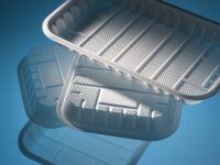 Spienione tacki do pakowania żywności wykonane z polipropylenu Higran RS 1684. Gęstość materiału 0,5 kg/m3, produkcja na konwencjonalnej linii do przetwarzania polipropylenu.