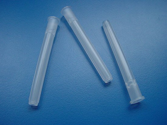 Injection-moulded needle protection caps, manufactured on a Systec 100-430 C injection moulding machine from Demag Plastics Machinery (Ningbo) 
