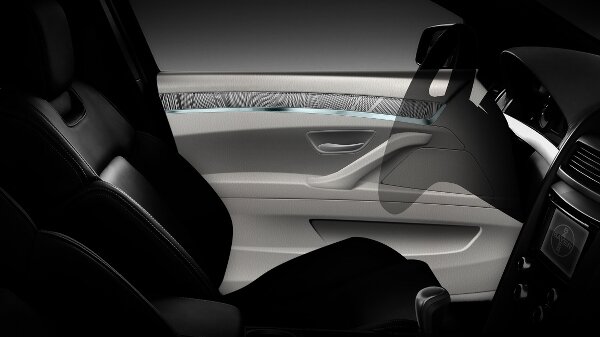 Polycarbonate-based material for automotive interiors