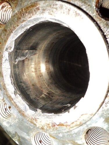 Warstwa bi-metalu uszkodzona przez niewłaściwy montaż głowicy cylindra