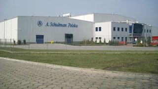 A. Schulman przenosi cent