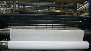 Producent folii zamyka pi